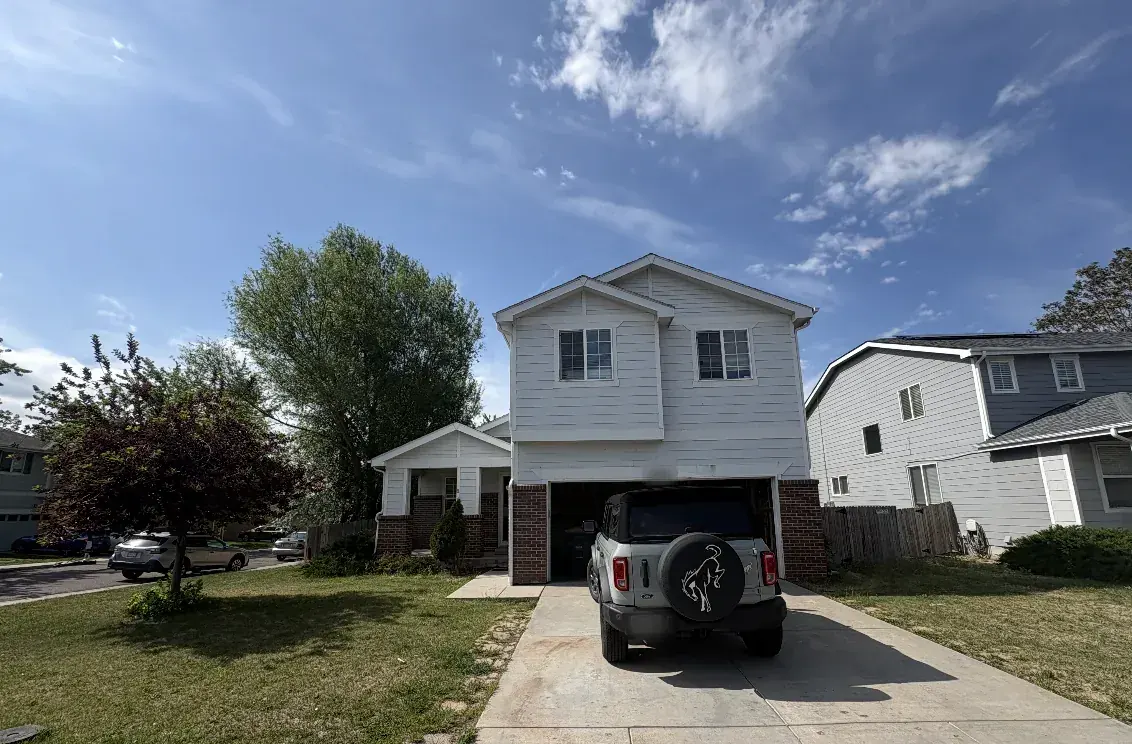 Front Exterior of a Thornton, Colorado house bought as-is by Windcrest Investments, before